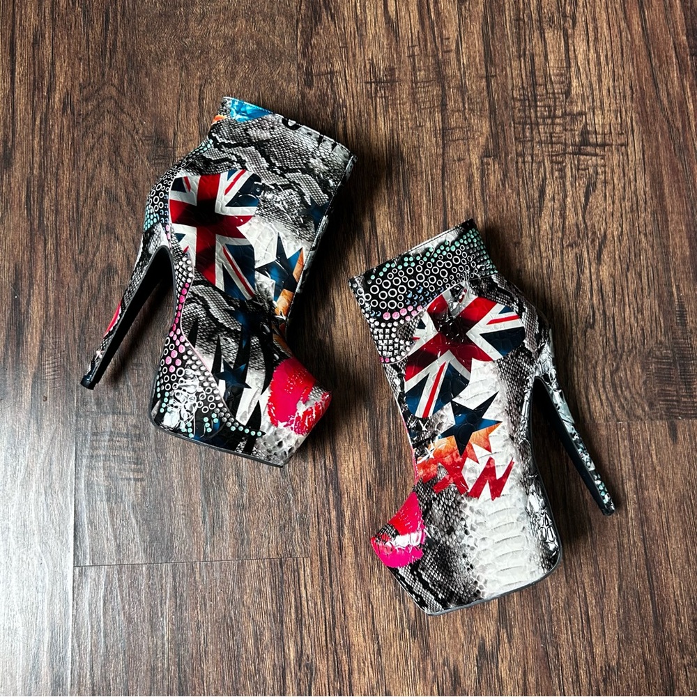 *SOLD*  Union Jack print platform boot